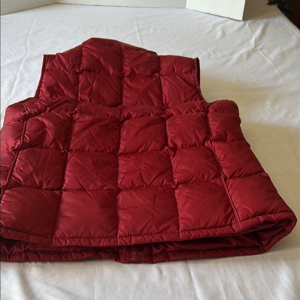 Eddie Bauer Red Quilted Vest for Cold Weather - Picture 5 of 6